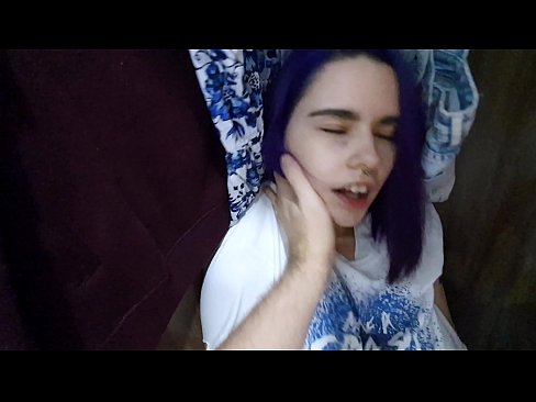 ❤️ Trovis mian fratinon en la ŝranko kaj helpis ŝin kumi ❤️ Pornvideo ĉe ni ❌️❤